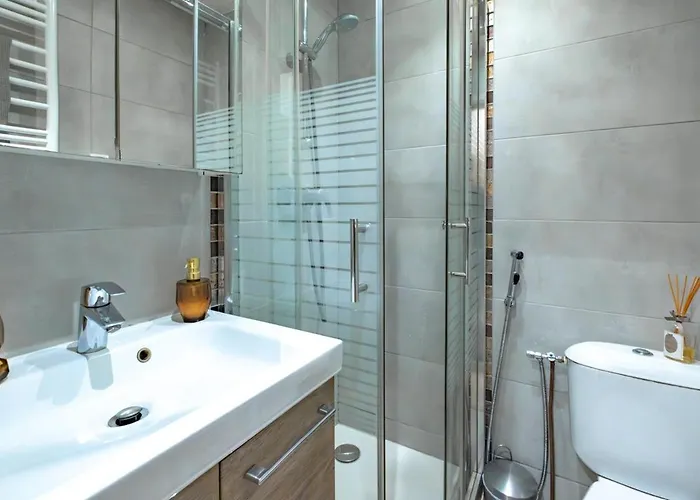 4 Guests Aux Invalides パリ