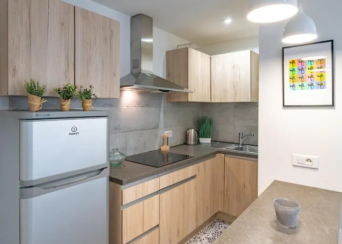 4 Guests Aux Invalides パリ